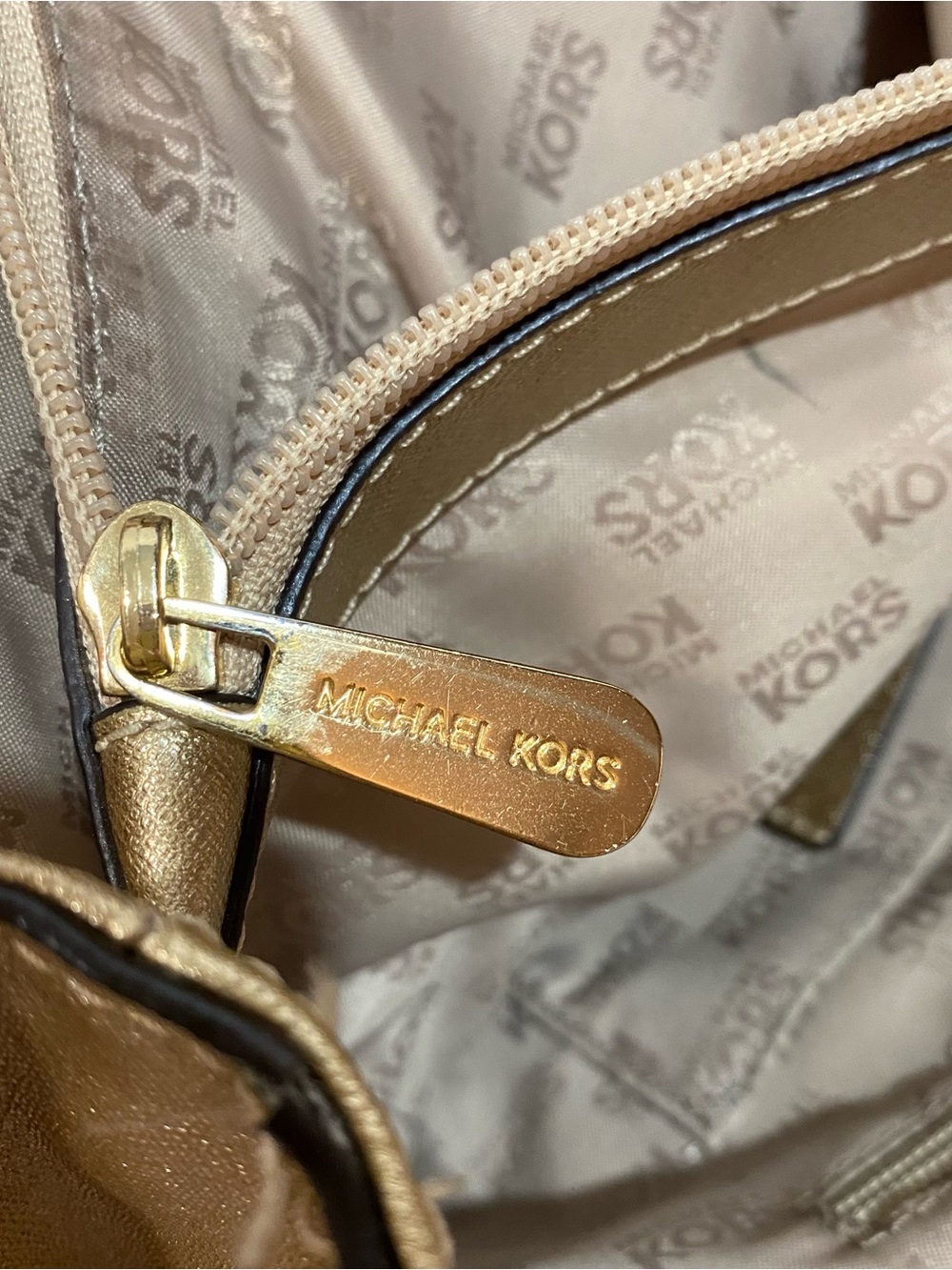 Michael Kors Susannah Women’s Large Metallic Chain-Handle Pale Gold Leather Tote - Picture 11 of 14